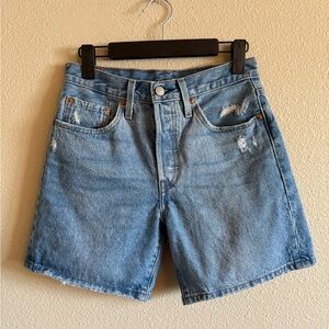 Levi’s NWOT 501 mid thigh Distressed Denim Shorts